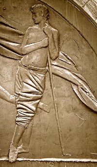 Porte de la paix - bronze -  détail de l'homme debout
