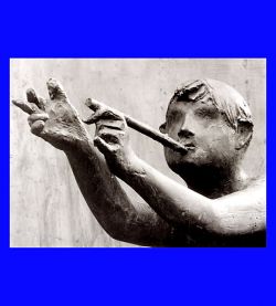 Bronze, 285 cm high - Philippsburg (young boy playing the flute, detail)