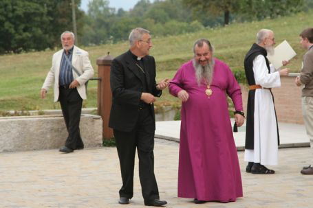 il nunzio Antonio Mennini, rappresentante della Santa Sede presso la Federazione Russa e l'arcivescovo ortodosso russo Zosima di Elista e Kalmykija