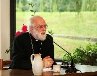 Ler mais:  A visita do Arcebispo de Cantuária Rowan Williams a Bose