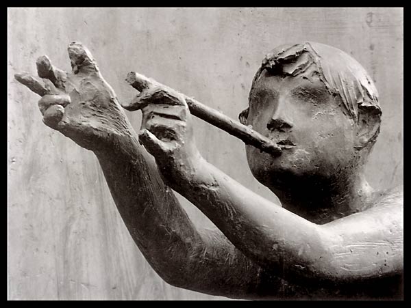 GIACOMO MANZÙ, Monumento per la pace di Philippsburg (particolare del giovane che suona il flauto